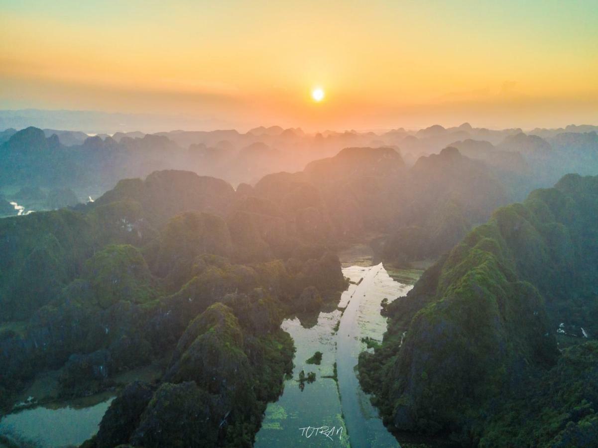 Linh Linh Homestay Нин Бин Екстериор снимка